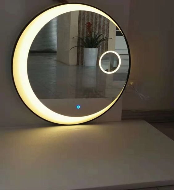 Modern Designed LED Round Bathroom Mirror with Warm Light