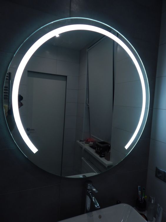 Round Mirror With LED Light